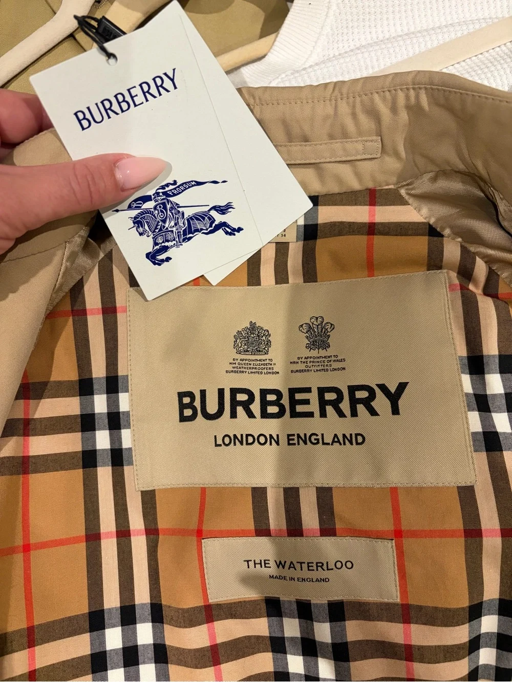 Burberry long Waterloo heritage trench coat in honey - Picture 4 of 10